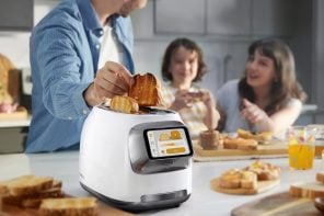 这个聪明的烤面包机可以做两片面包在同一时间在不同的温度下